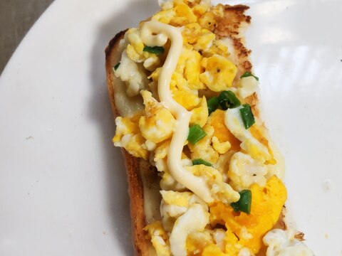 たまごとネギのトースト